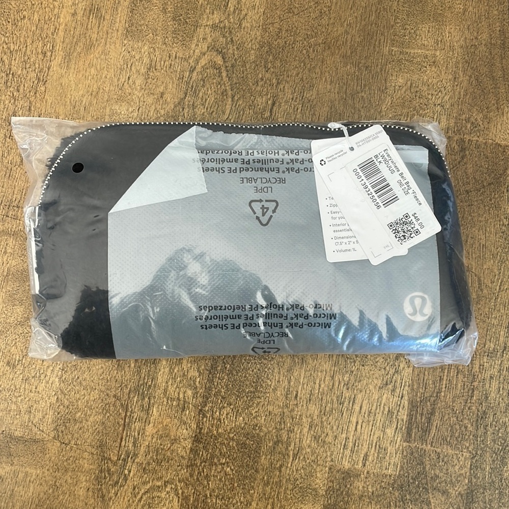 Gently used lululemon fleece belt bag black
